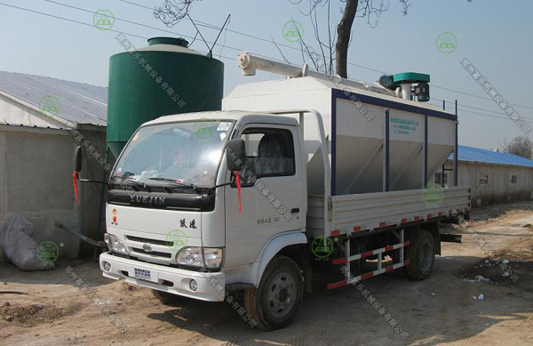 4噸散裝飼料運輸車.jpg