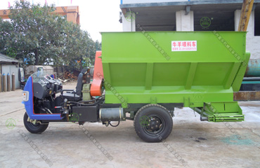 TMR全混日糧攪拌車1